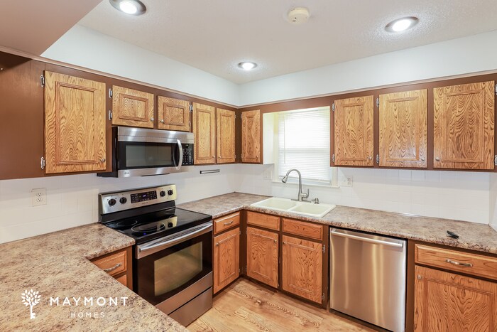 Building Photo - 9732 NW Overhill Dr