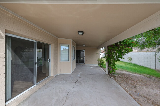 Building Photo - 6519 S Elm St