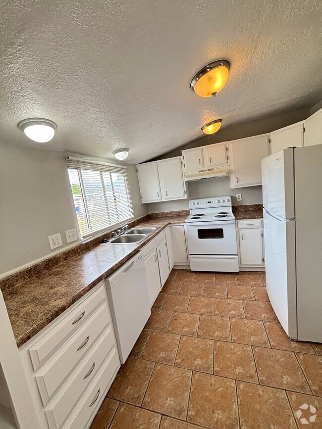 Building Photo - Beautiful 3 Bed 2 Bath Rental in Clearfiel...