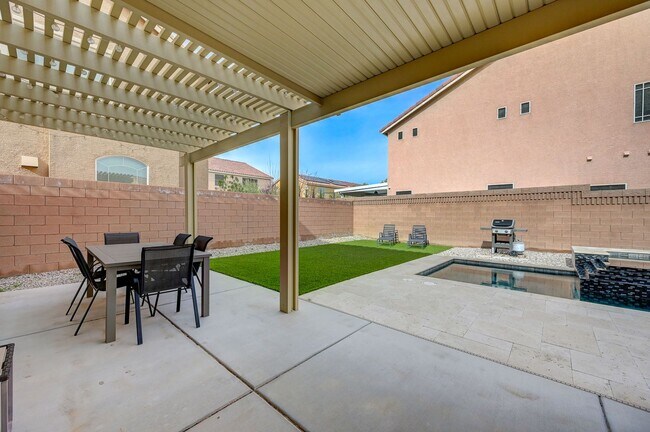 Building Photo - FANTASTIC FULLY UPGRADED FURNISHED RENTAL LOCATED IN THE SOUTHWEST!!!