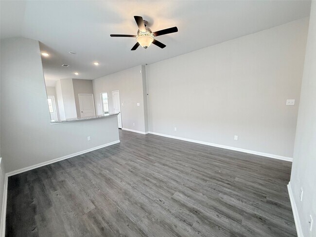 Building Photo - 14501 Sugar Pines Dr