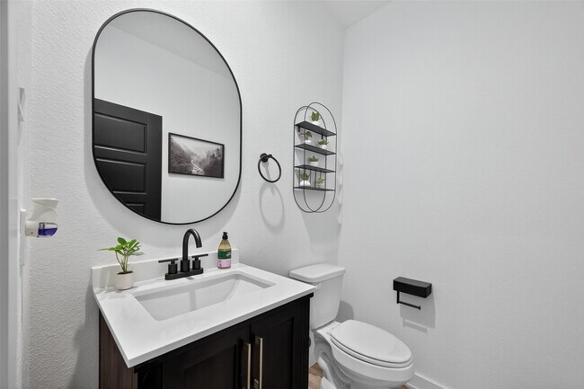 Building Photo - 3233 Creston Gate Dr