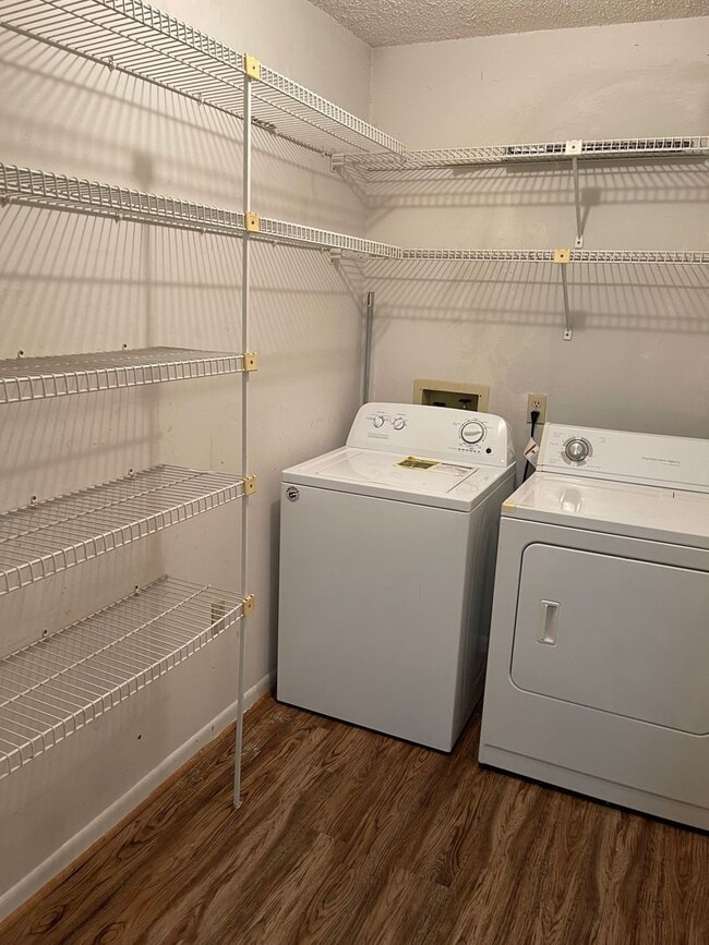 Building Photo - 168 E University Dr