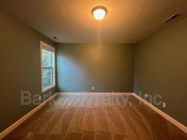 Building Photo - 324 Matilda Pl