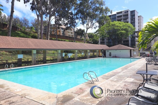 Building Photo - Ground Floor 1 bedroom 1 bath with 2 lanai...