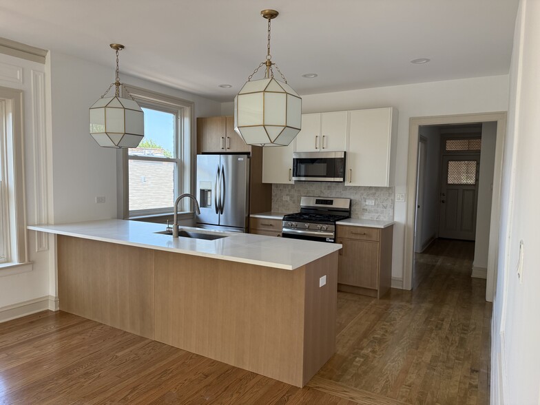 Building Photo - Cheltenham Court Mansions