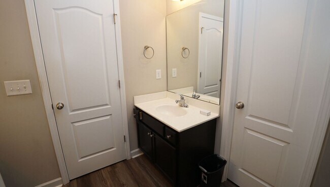Building Photo - 412 Ridgeway Dr