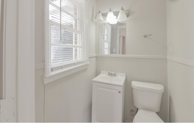 Building Photo - 115 S 1659