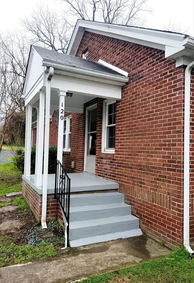Primary Photo - 120 Markham St
