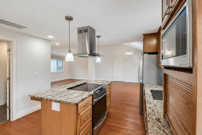 Building Photo - Remodeled Single-Level 2BR/2BA End Unit — Private Courtyard, 2-Car Garage & Mountain Park Ameniti...