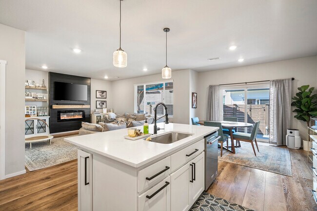 Building Photo - 20646 SE Gemstone Ave