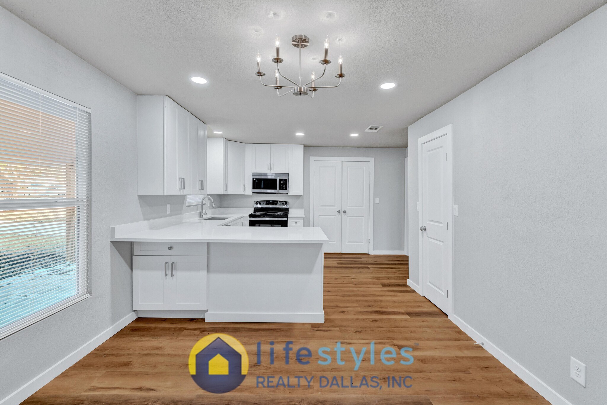 Building Photo - 717 Bonham St