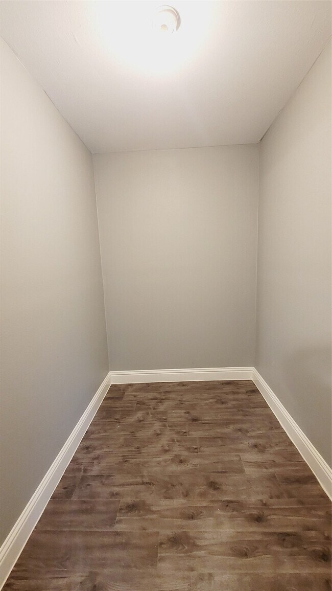 Building Photo - 4034 Dreyfus St