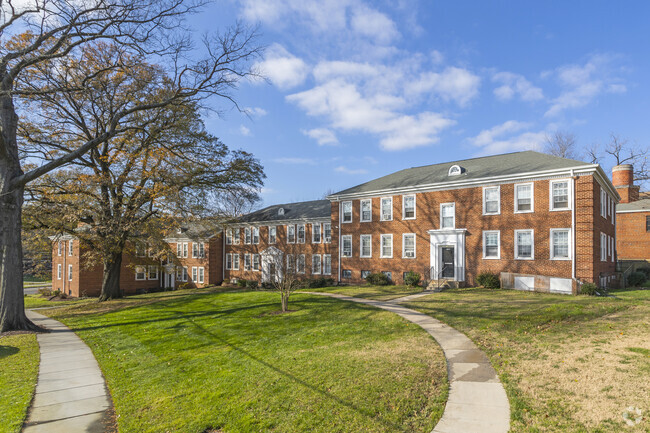 Building Photo - Naylor Gardens