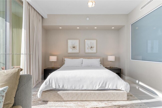 Building Photo - 17901 Collins Ave