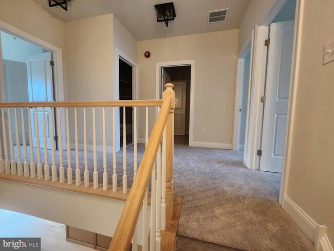 Building Photo - 328 Foxtail Ln