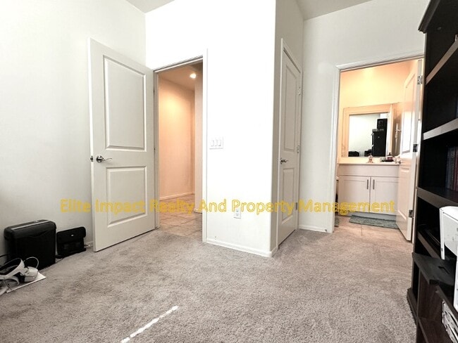 Building Photo - 7140 S Via Gaucho Viejo