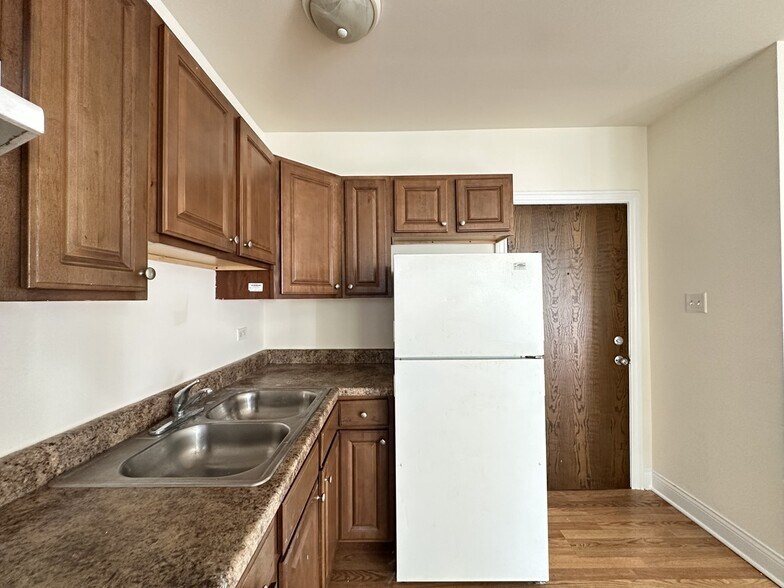 Building Photo - 2600 N Kimball Ave