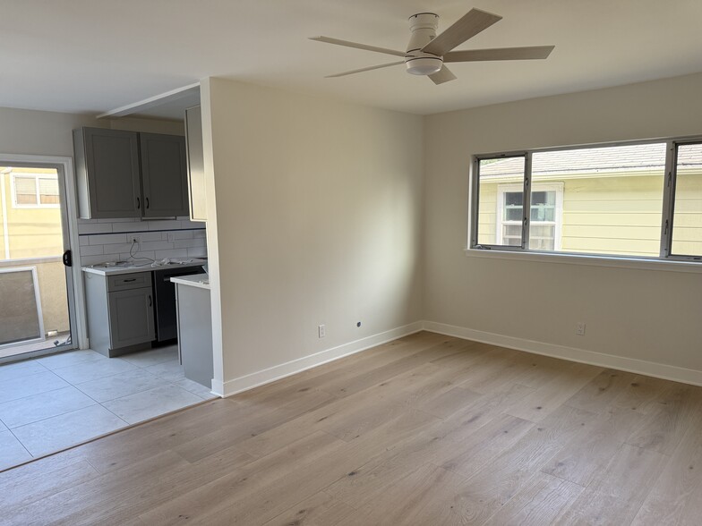 Living room - 1533 Princeton St