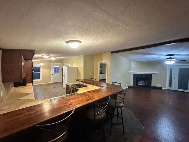 Building Photo - Country home with 3 bedroom 2 bathrooms