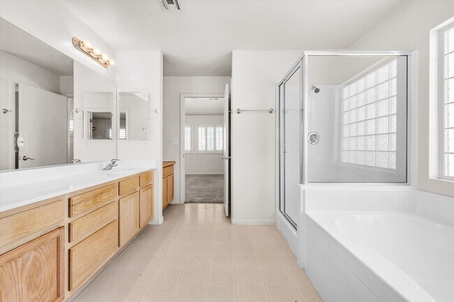 Building Photo - 75 Vallejo Verde St