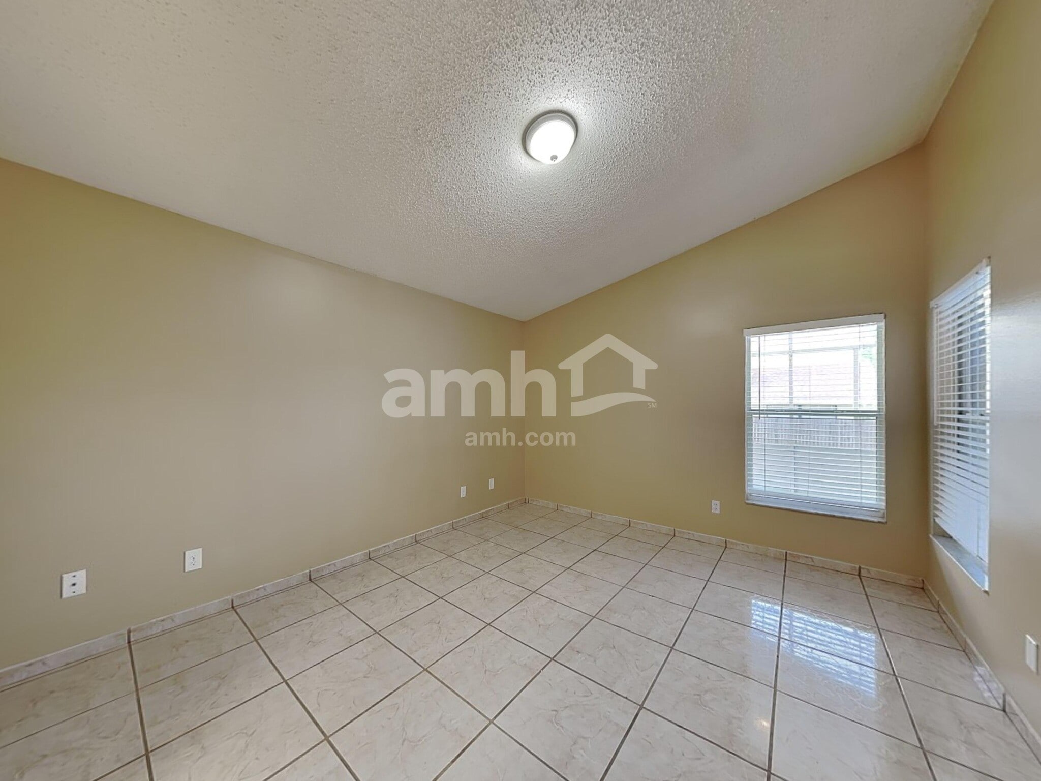 Building Photo - 4232 Pacifica Dr