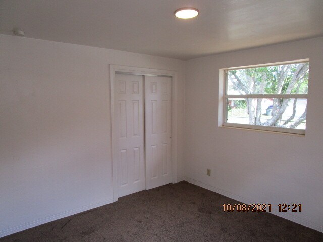 Building Photo - 1262 Essex Rd