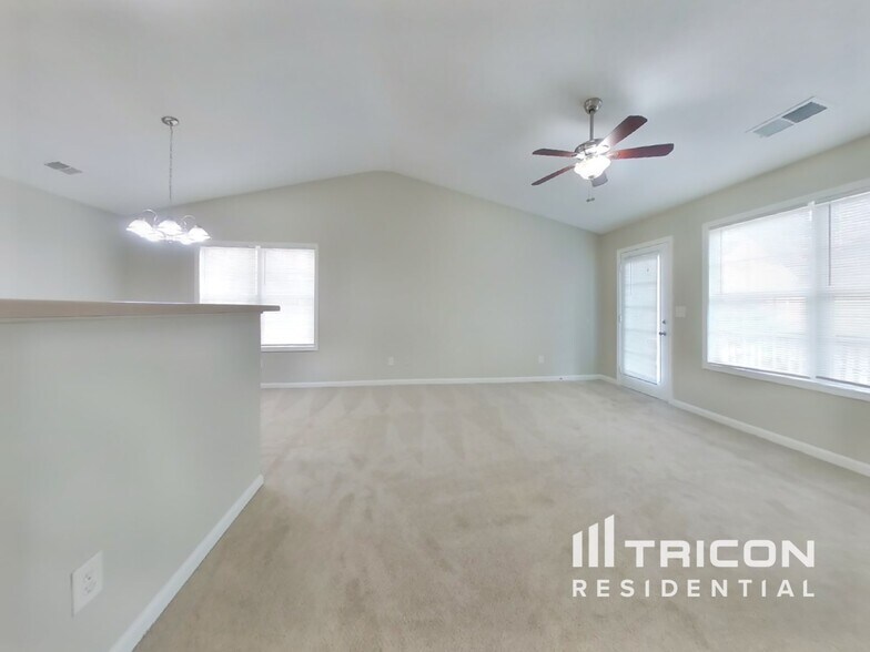 Building Photo - 172 Greystone Cir