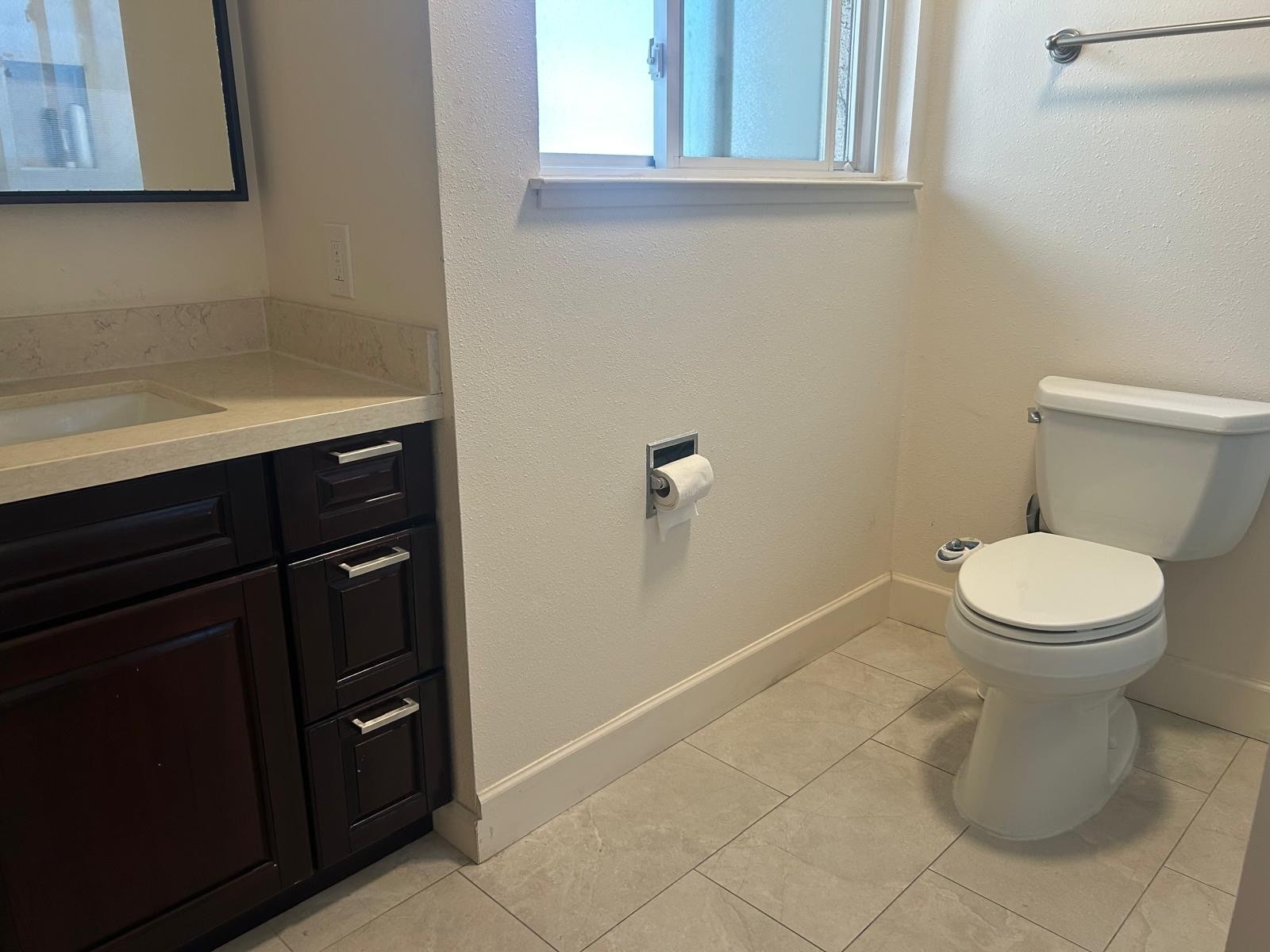 Guest Bath - 254 Bonita Ln