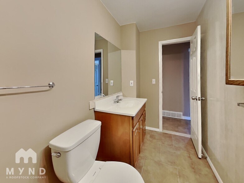 Building Photo - 347 Leona Dr