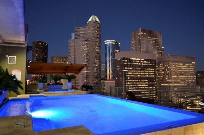 Building Photo - 2000 Bagby St