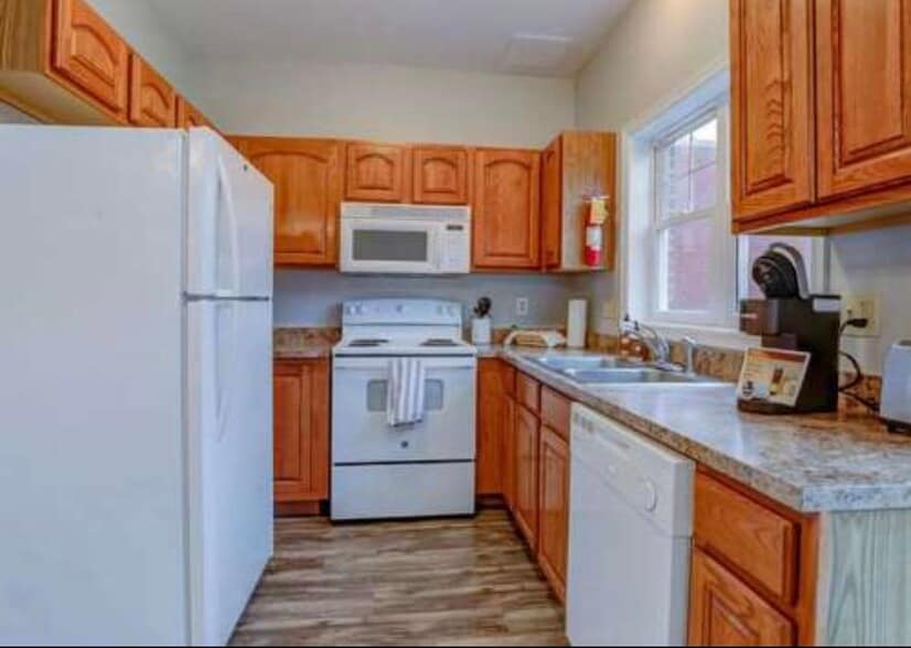 Building Photo - 14 S Poplar St