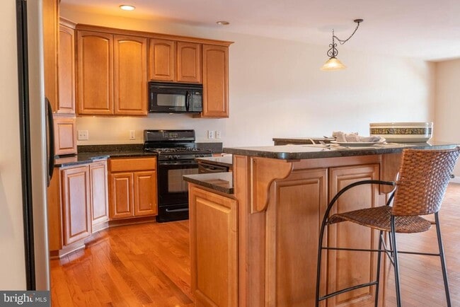 Building Photo - 204 Seneca Way