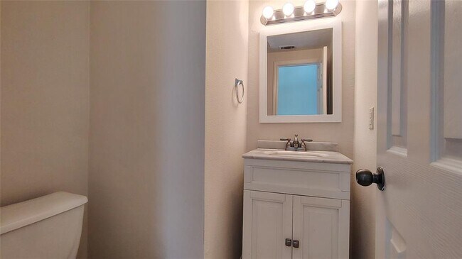 Building Photo - 2208 Ada Ln