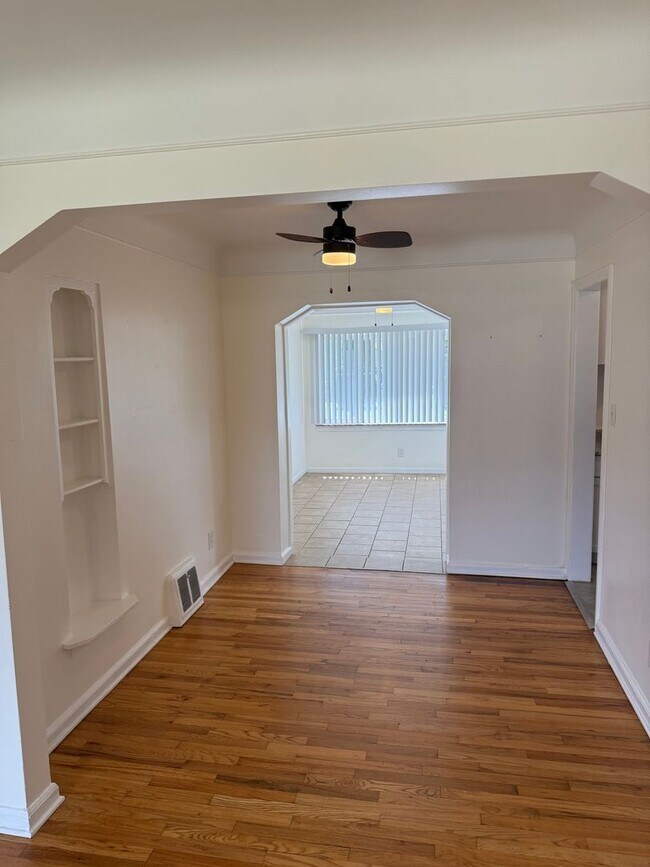 Building Photo - Move-In Ready 2-bedroom, 2-bathroom Home n...