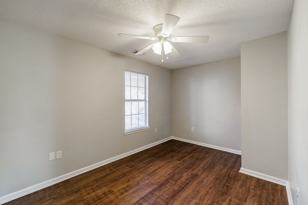 Building Photo - 138 welch Place, unit 4