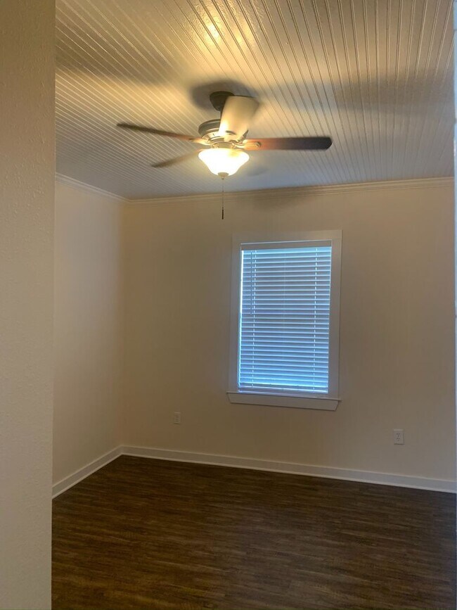 Building Photo - 2 Bedroom House in Port Allen