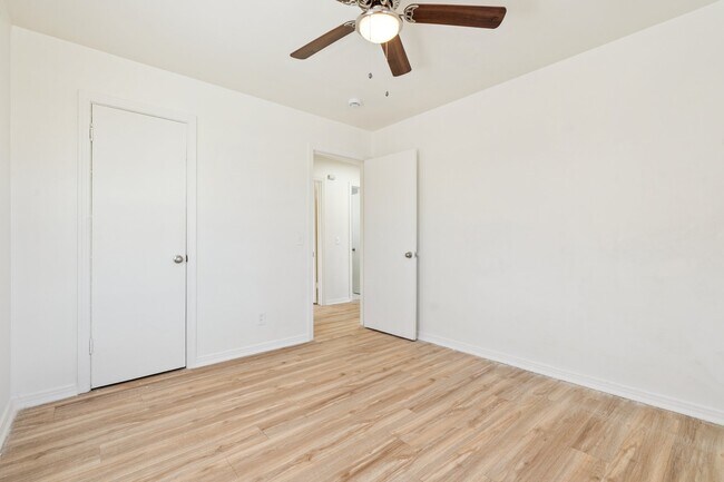 Building Photo - 1412 NE 38th St