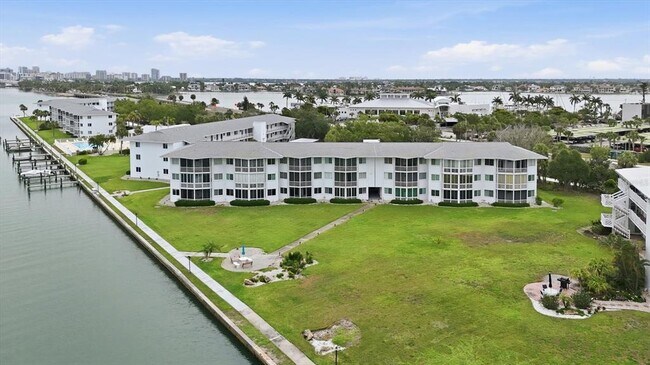 Building Photo - 769 John Ringling Blvd
