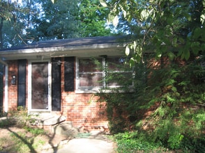 Building Photo - 909 S Eastside Dr