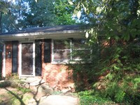 Building Photo - 909 S Eastside Dr