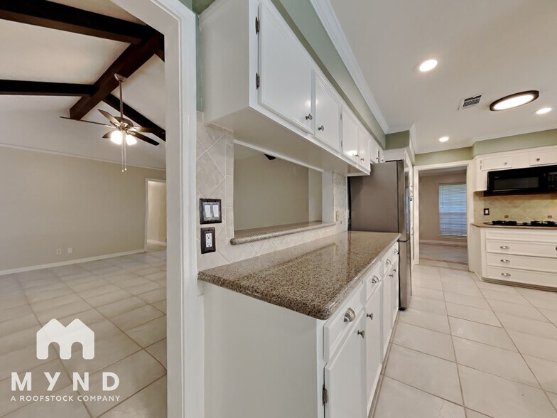 Building Photo - 4003 Highknoll Ln