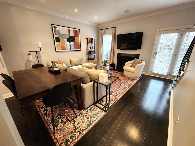Building Photo - Location, location, location! Beautiful 2BR/1.5BA townhouse in West End Park!