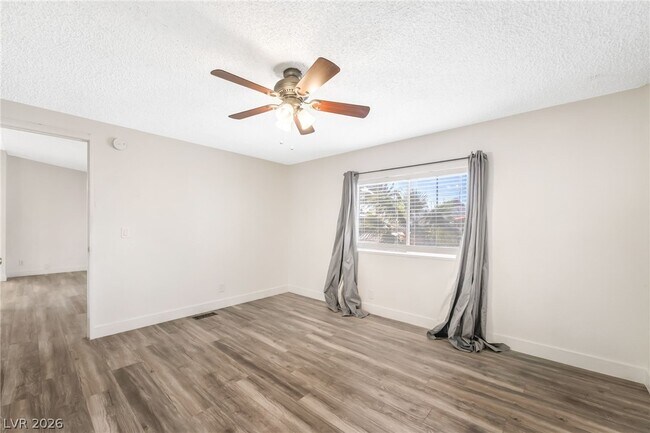 Building Photo - 603 Diamond Dr