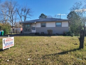 Building Photo - 604 Ellen Dr
