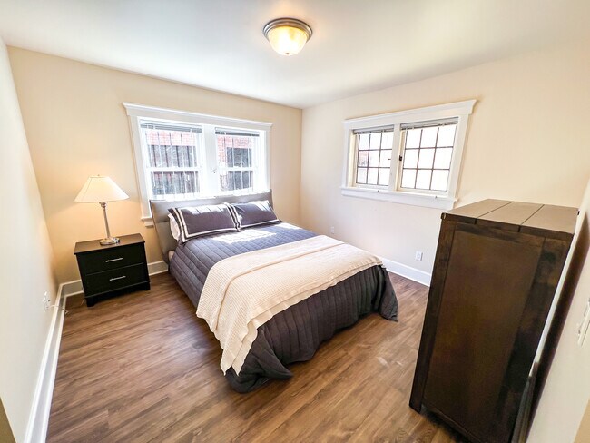 Building Photo - 931 11th Ave E