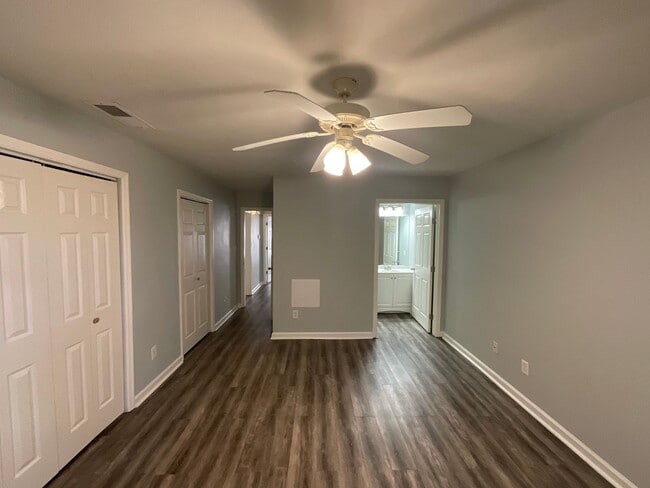 Building Photo - 4463 Belair Dr