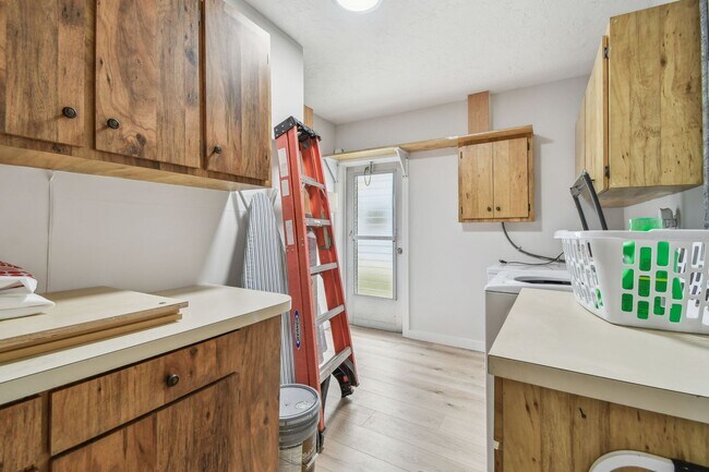 Building Photo - 2 Bedroom 2bathroom with Bonus Room in St....
