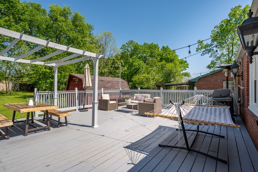 Building Photo - 582 Whispering Hills Dr