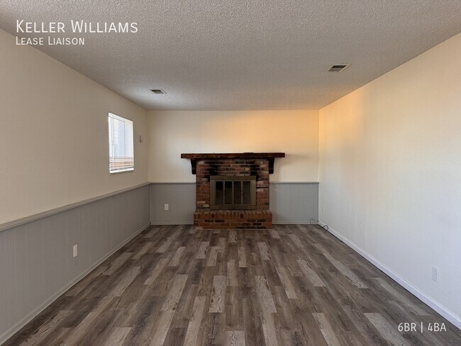 Building Photo - 277 Glenway St